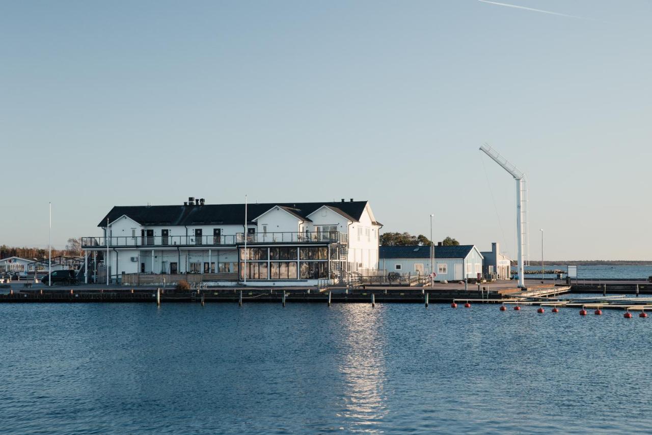 Hotell Hamnen แฟร์เยสตาเดน ภายนอก รูปภาพ
